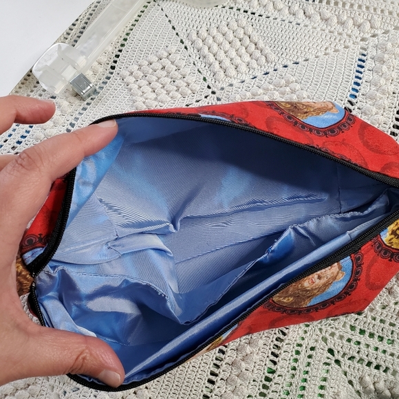 Wizard of Oz red makeup pouch - Picture 12 of 13